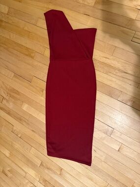 PrettyLittleThing  One-Shoulder Midi Dress